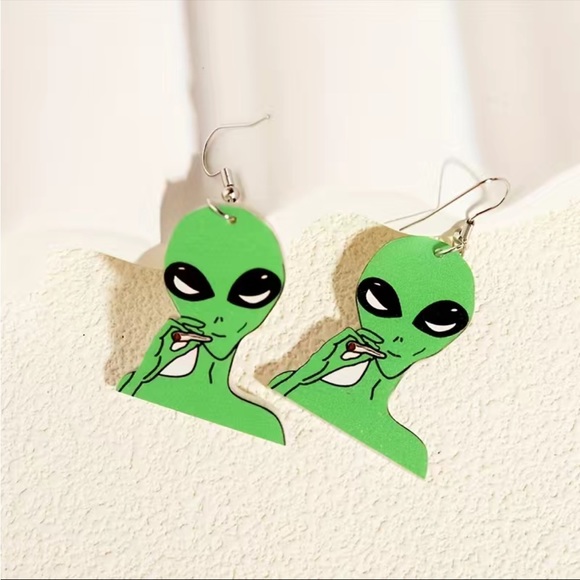 None Jewelry - Alien Smoking Earrings